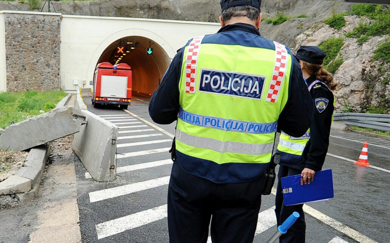Zbog prometne nesreće prekinut promet na A1 između Sveti Roka i Rovanjske
