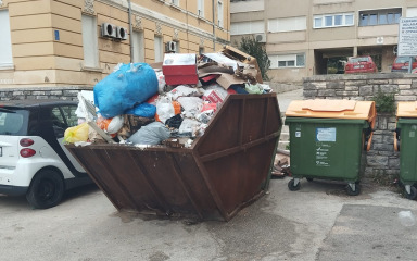 Ogorčena Zadranka: ‘Hoće li se ovaj kontejner za glomazni otpad ikad isprazniti?’