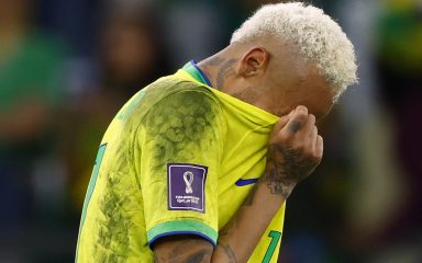 Neymaru operirano koljeno u Belo Horizonteu, Brazilac bi se trebao vratiti na travnjak do sredine iduće godine