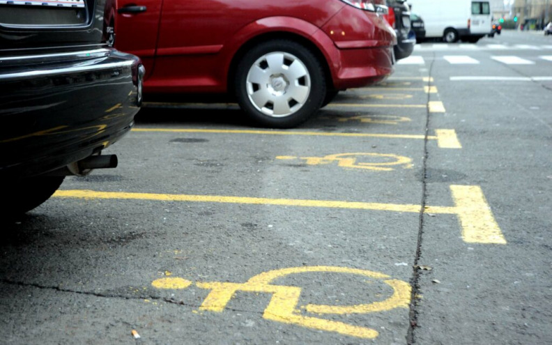 Znate li što je Europska parkirališna karta za osobe s invaliditetom? Evo tko ima pravo na nju