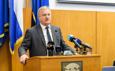 Gradonačelnik Dukić: ‘Oštro osuđujem napade na predstavnike kluba i novinare’