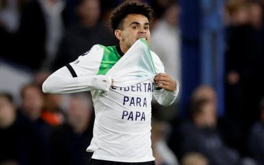Engleski nogometni savez neće kazniti igrača Liverpoola nakon što je proslavio gol pokazujući poruku na majici ispod dresa