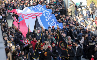 Vukovar: Državna i druga izaslanstva položila vijence i upalila svijeće