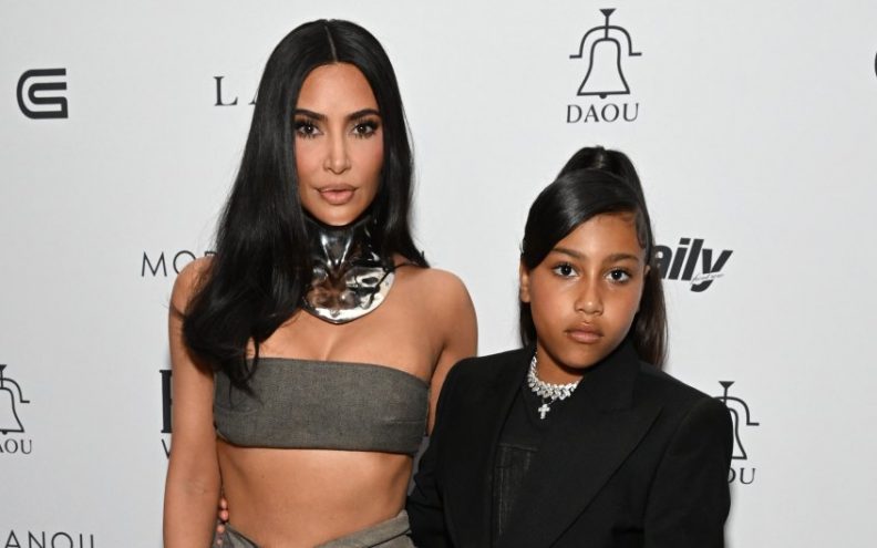 North West bez milosti komentirala modni izričaj Kim Kardashian: 'Izgleda jeftino'