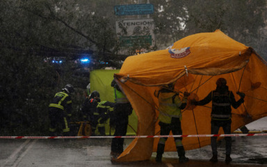 Snažna oluja Ciaran koja je pogodila Europu dosad odnijela najmanje sedam života