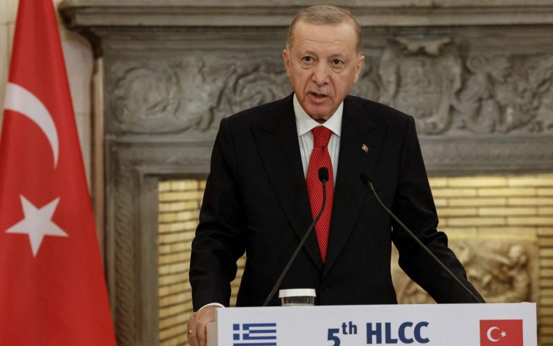 Erdogan prekinuo tursko prvenstvo! Predsjednik kluba nokautirao suca, navijači ga cipelarili...