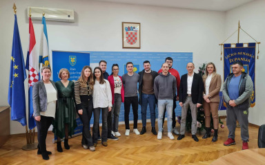 Župan Petry potpisao ugovore o stipendiranju s 10 studenata iz Ličko-senjske županije