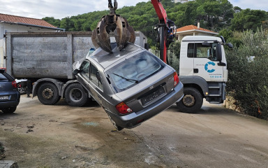 Na području općine Tkon uklonjena otpadna vozila
