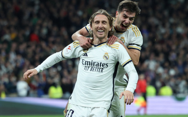 Real Madrid čestitao blagdane, Modrić pozirao s Perezom i Nachom