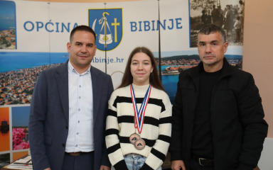 Načelnik Bibinja primio brončanu karatašicu Natali Vuicu