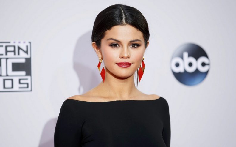 Selena Gomez dijeli fotografiju, pozira zagrljena s novim dečkom