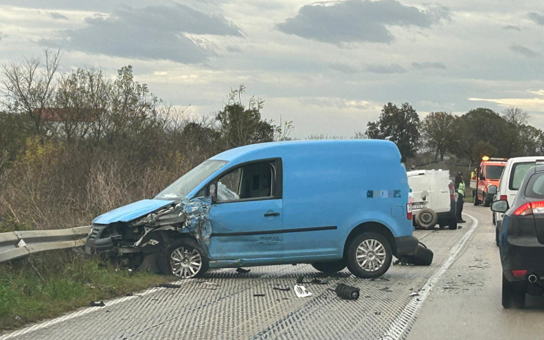 [FOTO] Prometna nesreća na cesti između Ražanca i Mazije, jedna osoba prevezena u bolnicu