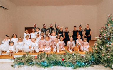 U Kolanu na otoku Pagu održana Božićna plesna produkcija udruge Kissa