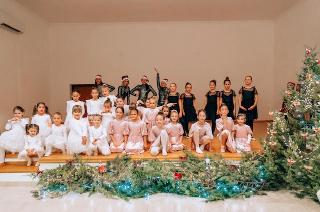 U Kolanu na otoku Pagu održana Božićna plesna produkcija udruge Kissa