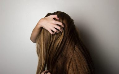 5 razloga zbog kojih vam kosa postaje oštećena i kako joj ponovno vratiti sjaj