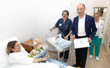 Prvo pa muško: Marin Jelinić je prva beba rođena u Općoj bolnici Gospić u 2024. godini