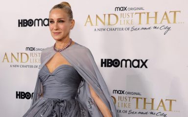 Nećete vjerovati za koliko novca je upravo prodana suknja koju je nosila Carrie Bradshaw u seriji ‘Seks i grad’