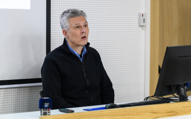 Profesor Saša Božić održao predavanje o deglobalizaciji