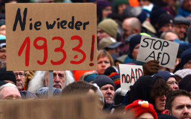 Više desetaka tisuća ljudi u Njemačkoj prosvjedovalo protiv krajnje desnice