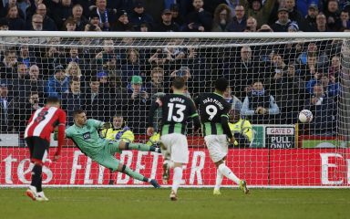 Grbić primio pet golova u debiju za Sheffield United, Pedro junak Brightona