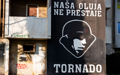 [FOTO] Crveno srce na muralu hrvatskog vojnika prebojano crnom bojom