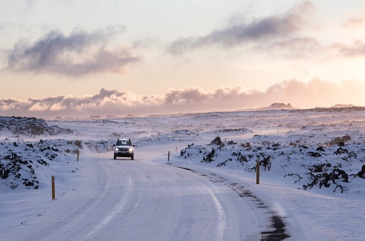 Upozorenje iz PU zadarske: Korištenje zimske opreme na vozilima obvezno od 15. studenog do 15. travnja