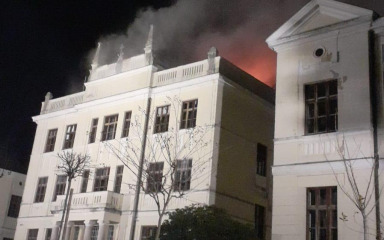 Požar u glasovitoj širokobriješkoj gimnaziji, urušio se dio krova