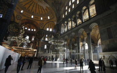 Turistima će se naplaćivati ulaz u džamiju Aju Sofiju