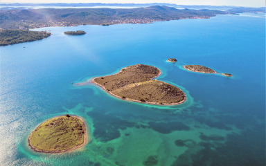 Srcoliki otok u Pašmanskom kanalu još nije dočekao “nemoralnu ponudu”. Može ga se kupiti za 13 milijuna eura