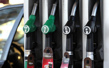 Nafta na svjetskim tržištima pojeftinila, ali gorivo će u Hrvatskoj od sutra poskupjeti. Evo novih cijena