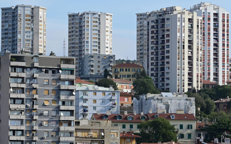 Porez na nekretnine bi mogao stimulirati daljnju masovnu prodaju kuća i stanova strancima, evo i zašto