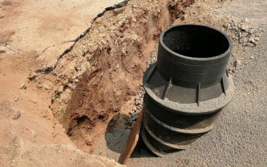 Izvođač radova razbio magistralni cjevovod: ‘Zašto nam nisu dostavili neku cisternu za pitku vodu…’