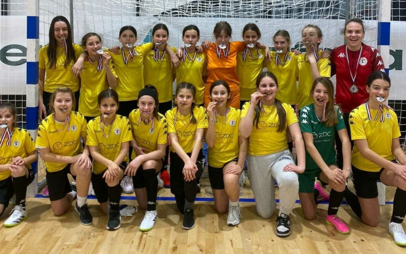 Mlade zadarske nogometašice nastupile na Zimskom turniru Apfel cup u Makarskoj