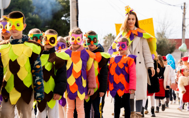 [FOTO] Vesela najezda 1500 maškarane djece uljepšala Virski karnevalić