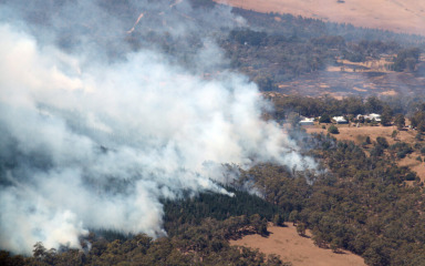 Gore kuće u australskim požarima, toplinski val tek slijedi
