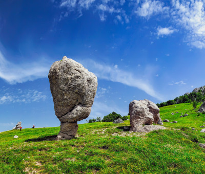 Na rubu Zadarske županije možete uživati u kamenim skulpturama izbrušenima burom