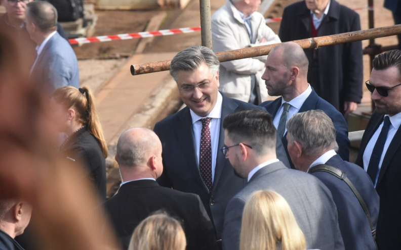 Plenković: “Poruke s prosvjeda vulgarne i primitivne. Svaka šuša misli da može vrijeđati”