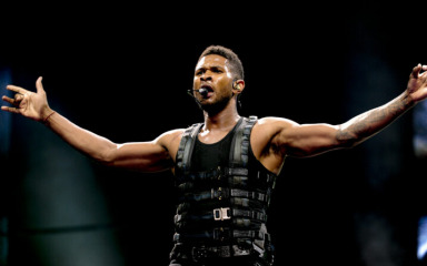 Usher se skinuo u donje rublje za brend Kim Kardashian: “Tko je uključio grijanje?”