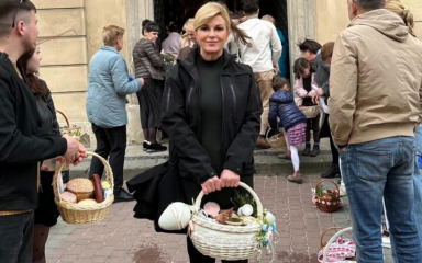 Kolinda Grabar Kitarović slavi Uskrs u Ukrajini: “Nemojmo nikada zaboraviti kakav je blagoslov živjeti u miru”