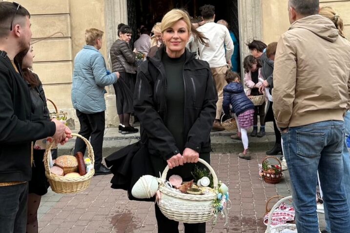 Kolinda Grabar Kitarović slavi Uskrs u Ukrajini: “Nemojmo nikada zaboraviti kakav je blagoslov živjeti u miru”