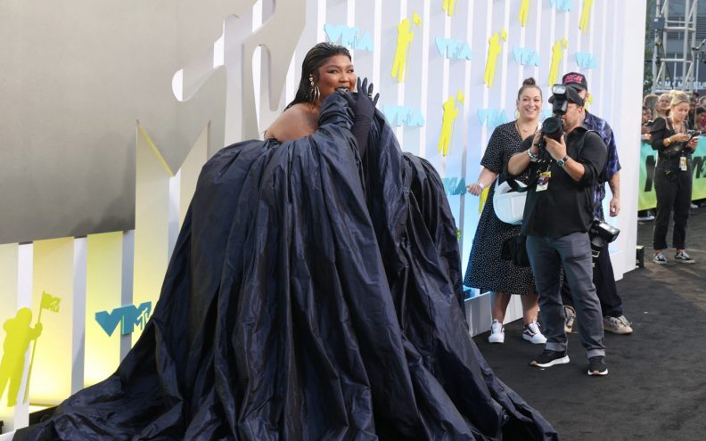 Lizzo: 'Odustajem, umorna sam od trpljenja kritika'