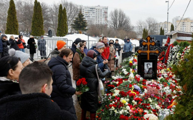 Red do groba Navaljnog dug više stotina metara: “Čini nam se kao da smo ovime glasovali”
