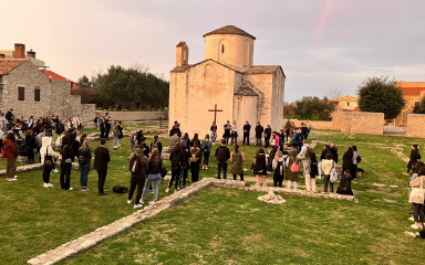 Održan križni put mladih Zadarske nadbiskupije