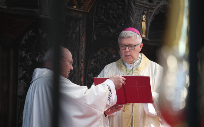 Nadbiskup Zgrablić: Uskrsli Isus neka nam bude radost naših dana i nada naše budućnosti
