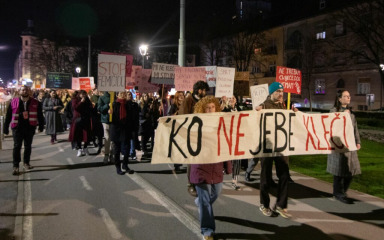 Noćni marš u Osijeku: Pročitani zahtjevi upućeni državnim institucijama