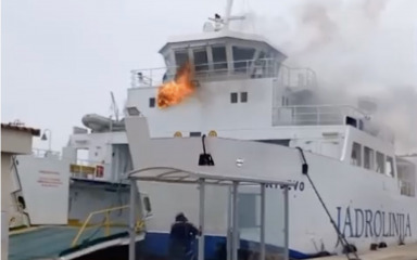 VIDEO Gorio trajekt u Biogradu! Požar je brzom reakcijom vatrogasca ugašen