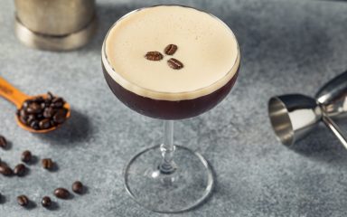 Espresso Martini kultni je koktel kojeg je zapravo vrlo jednostavno napraviti