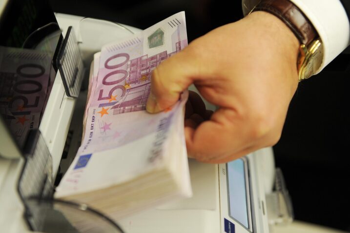 S poslovnog računa društva podignuo nekoliko stotina tisuća eura