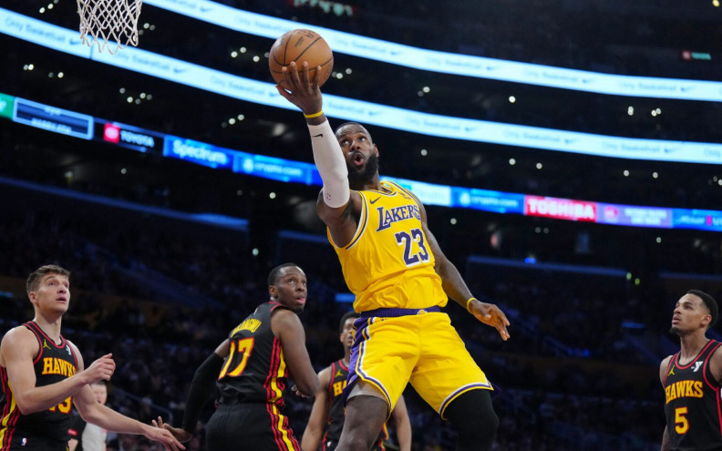 Lakersi nakon četiri godine slomili Sixerse, šest poena i osam skokova Ivice Zubca