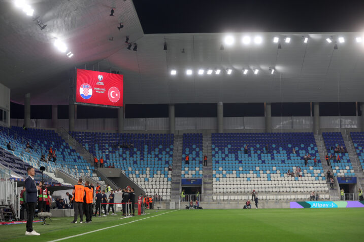 Osijek najavio hitan pregled Opus Arene nakon što je tijekom utakmice s Dinamom otpao komad betona
